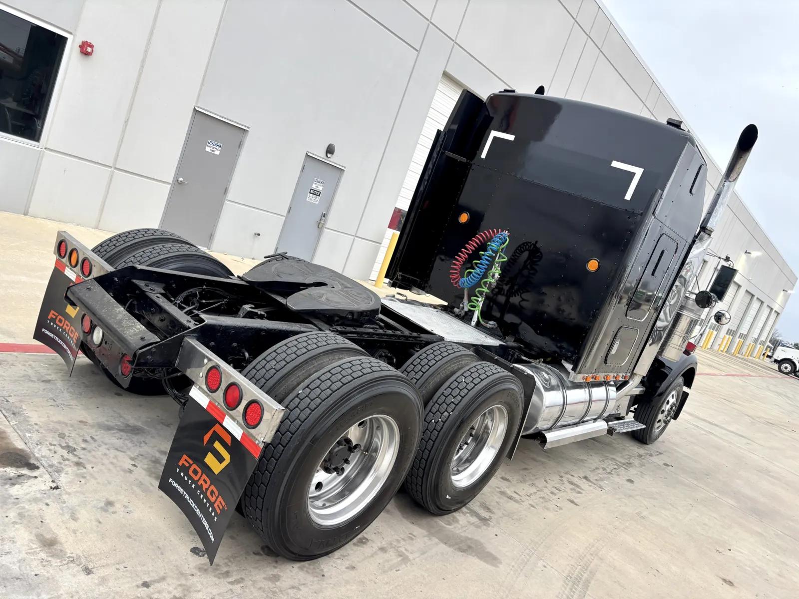 2000 Kenworth W900 in Hutchins, TX — photo 11