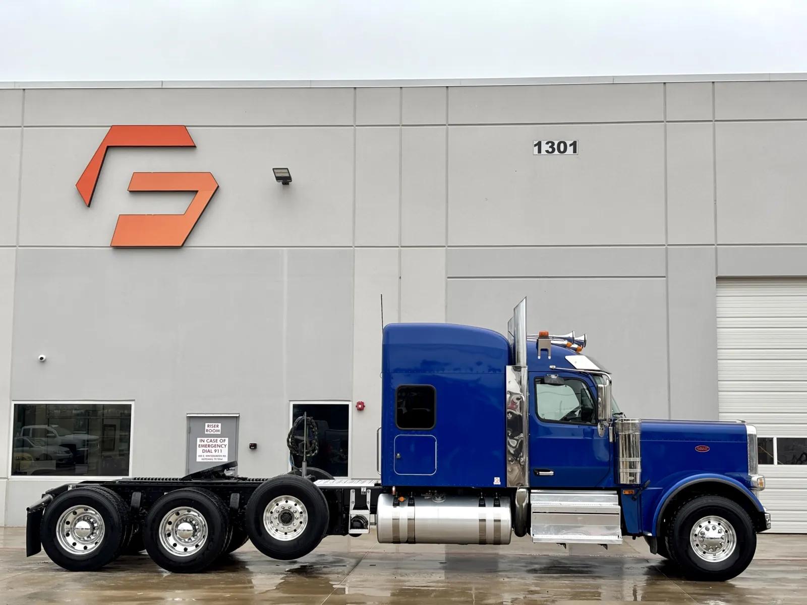 2025 Peterbilt 589 in Hutchins, TX — photo 3
