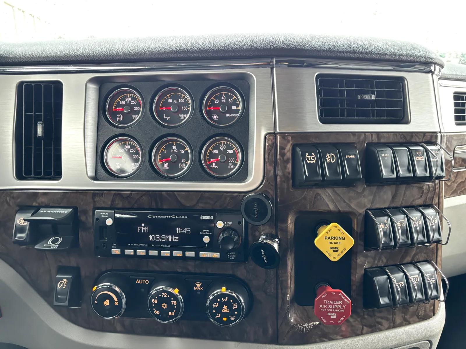 2025 Peterbilt 589 in Hutchins, TX — photo 18