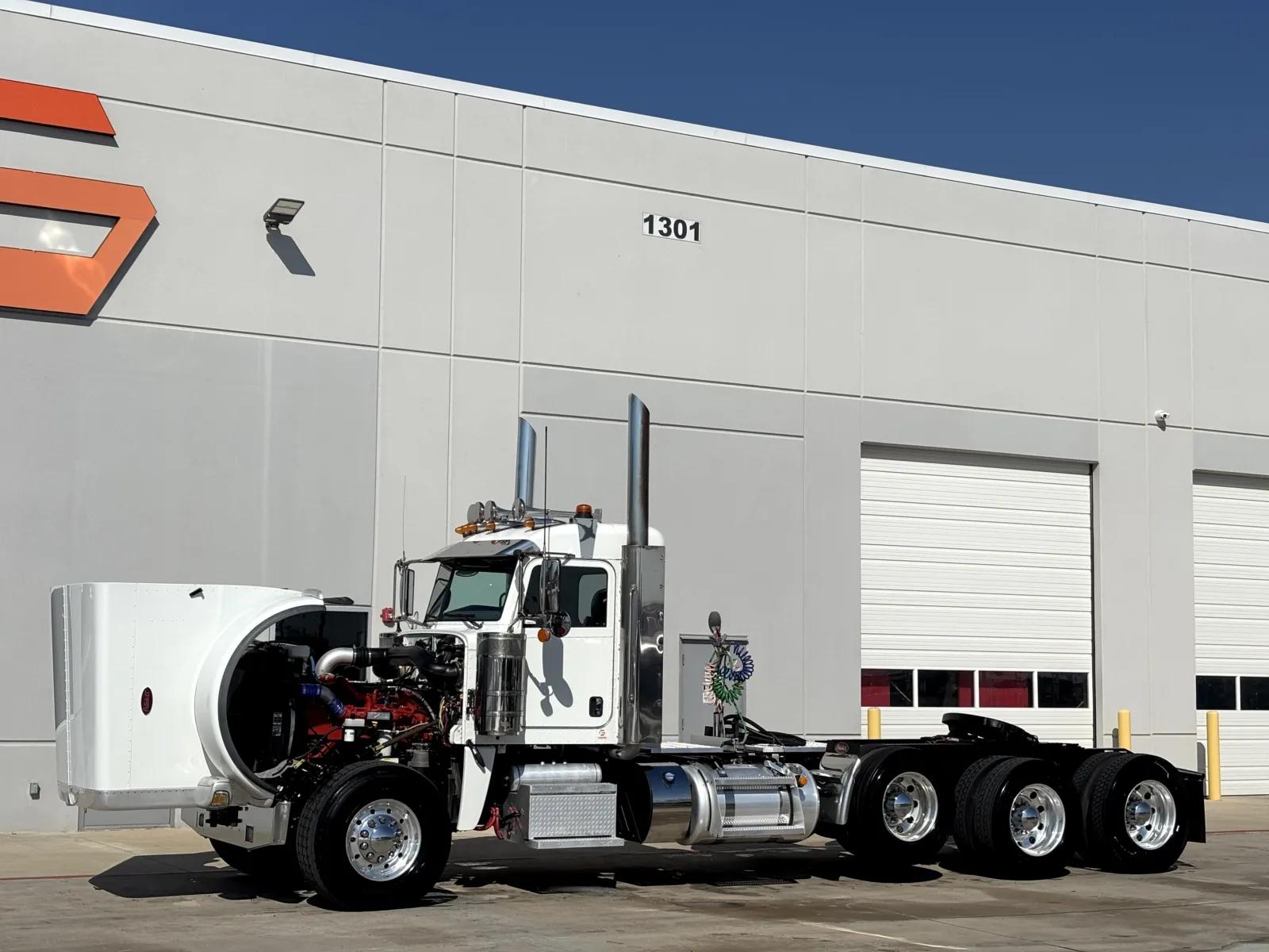 2023 Peterbilt 389 in Hutchins, TX — photo 10
