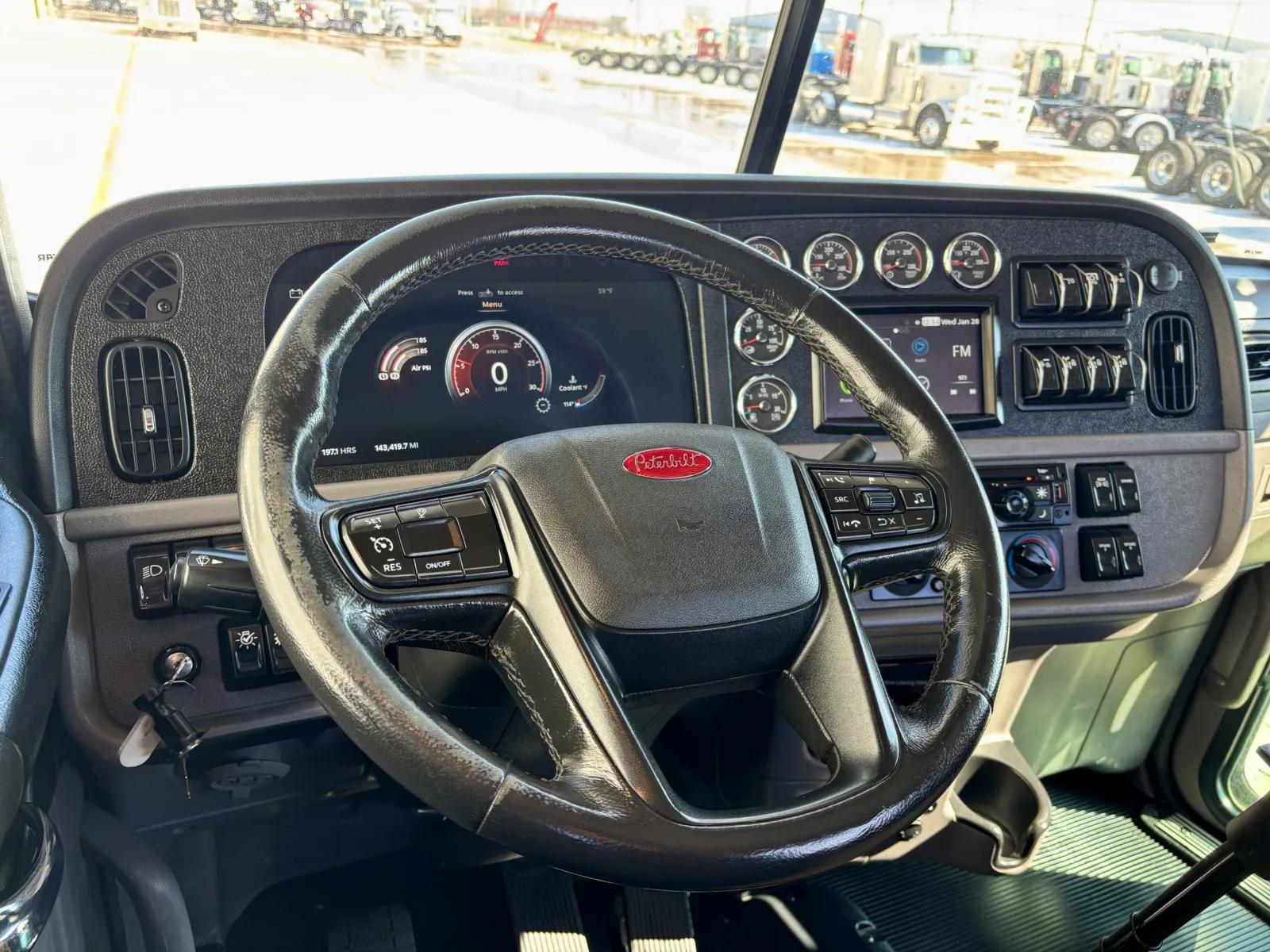 2023 Peterbilt 389 in Hutchins, TX — photo 16