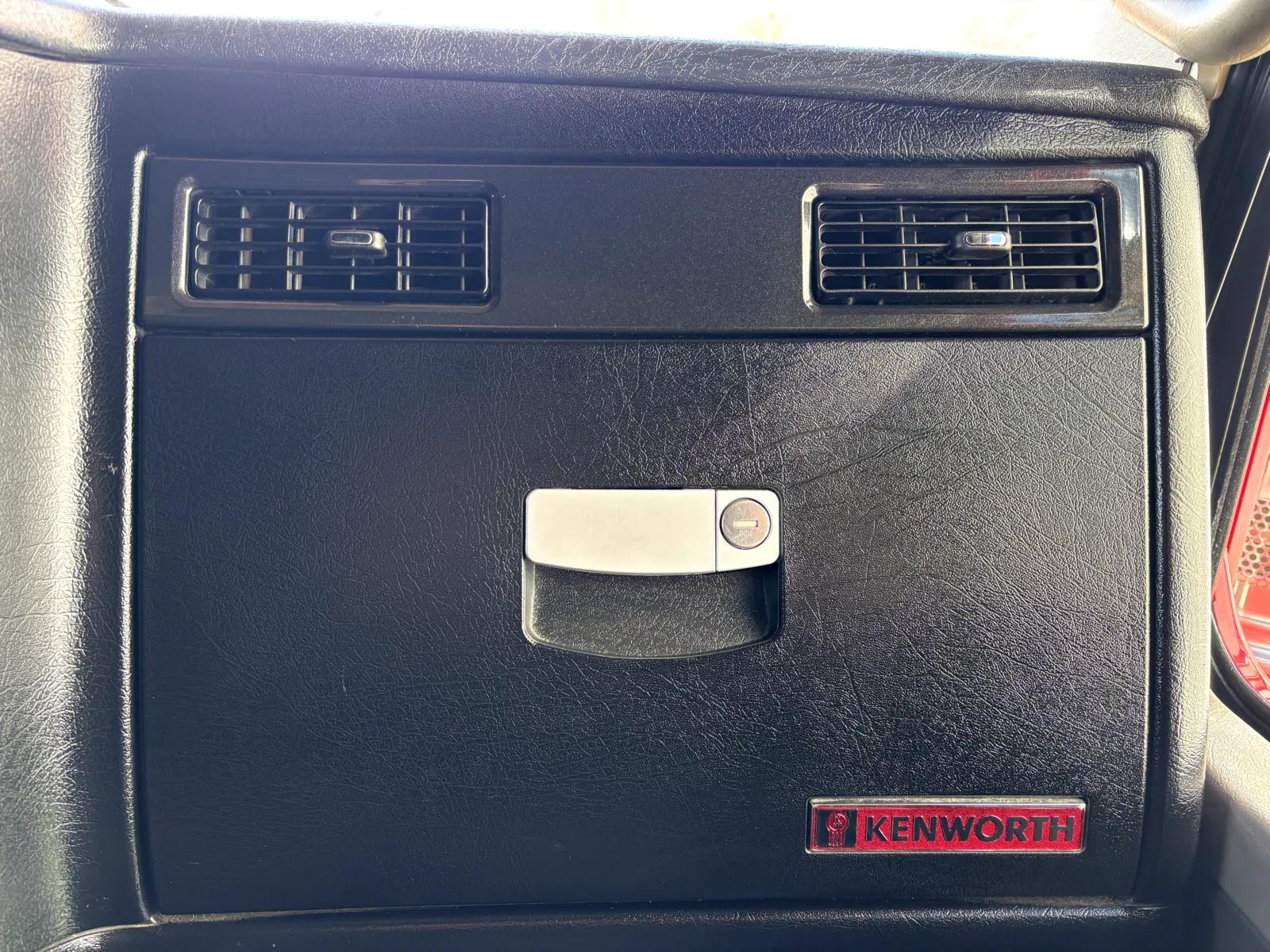 2016 Kenworth T800 in Hutchins, TX — photo 19