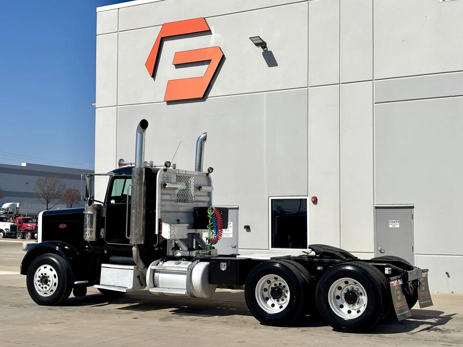 2009 Peterbilt 388 in Hutchins, TX — photo 6