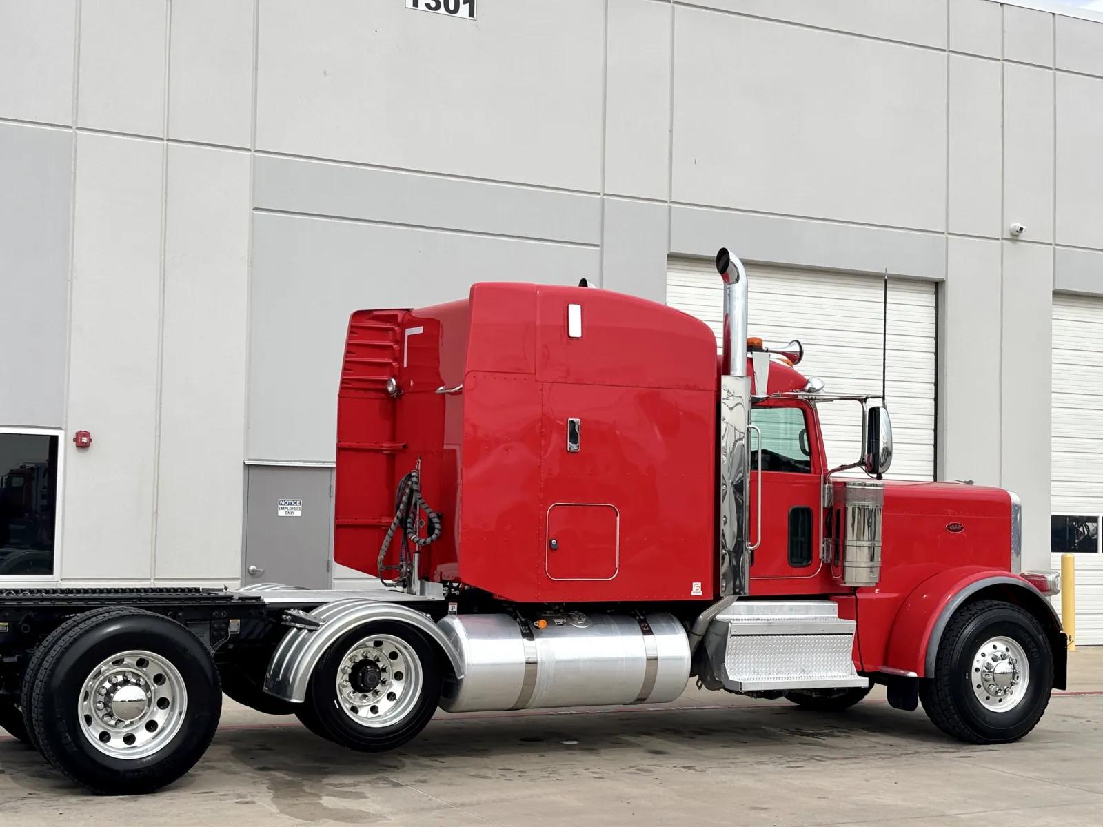 2024 Peterbilt 389 in Hutchins, TX — photo 7