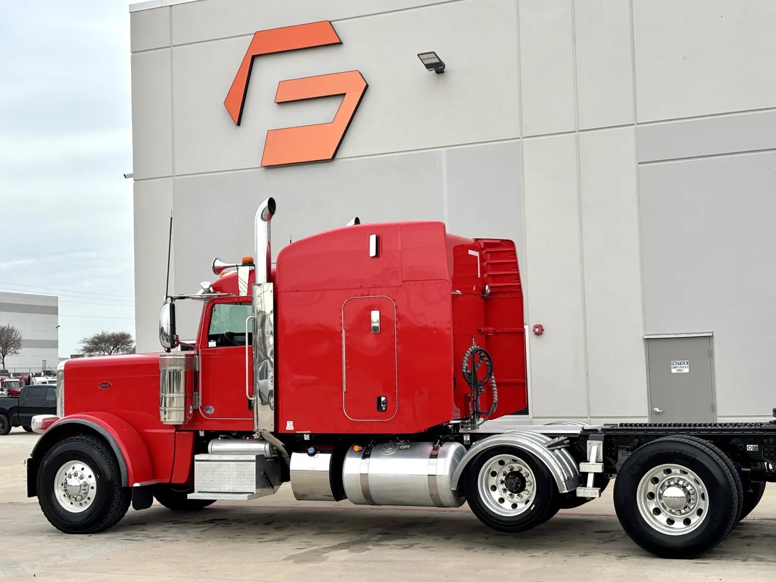 2024 Peterbilt 389 in Hutchins, TX — photo 8