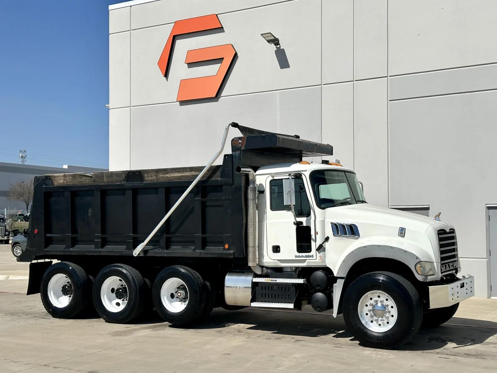 2013 Mack Granite in Hutchins, TX — photo 2