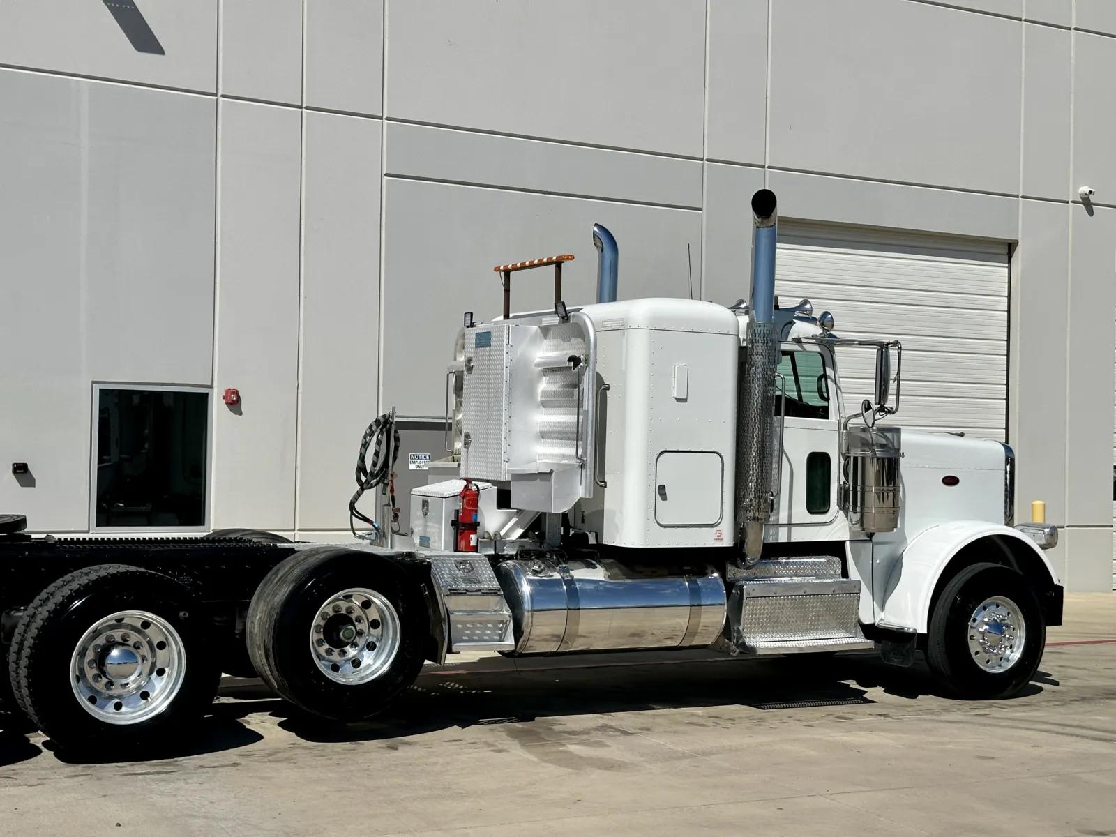 2016 Peterbilt 389 in Hutchins, TX — photo 7