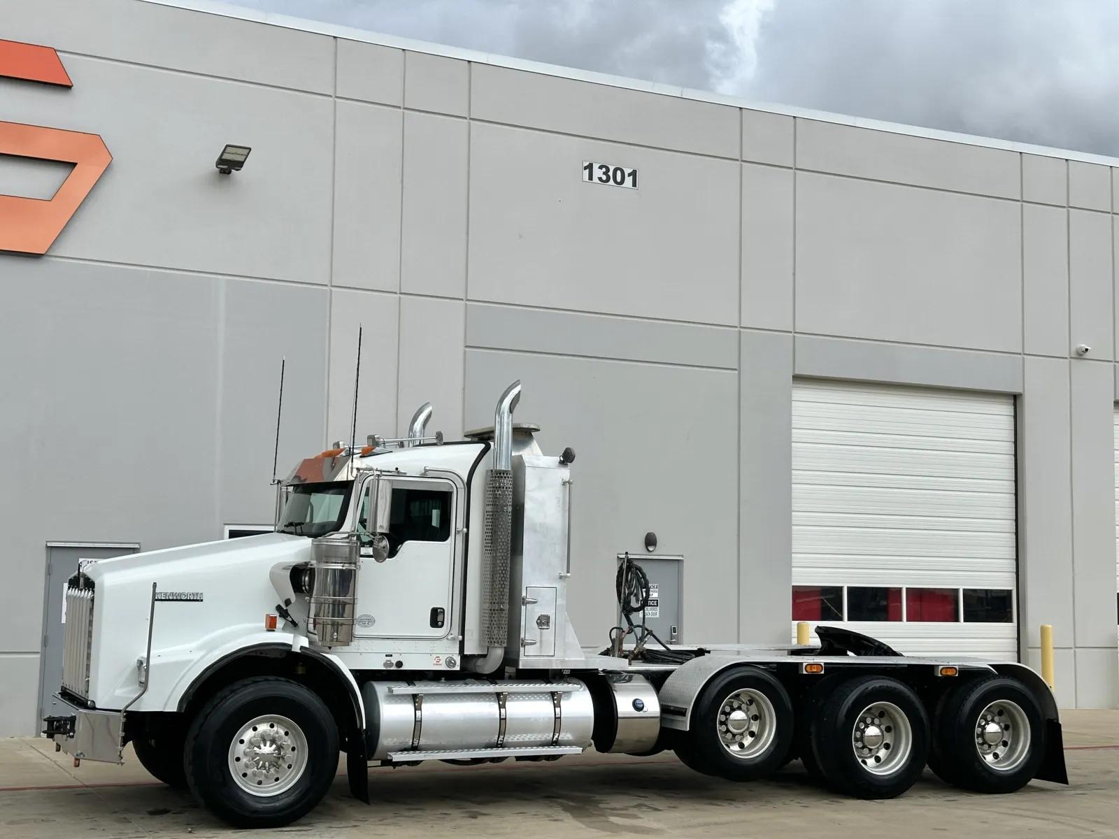 2017 Kenworth T800 in Hutchins, TX — photo 2