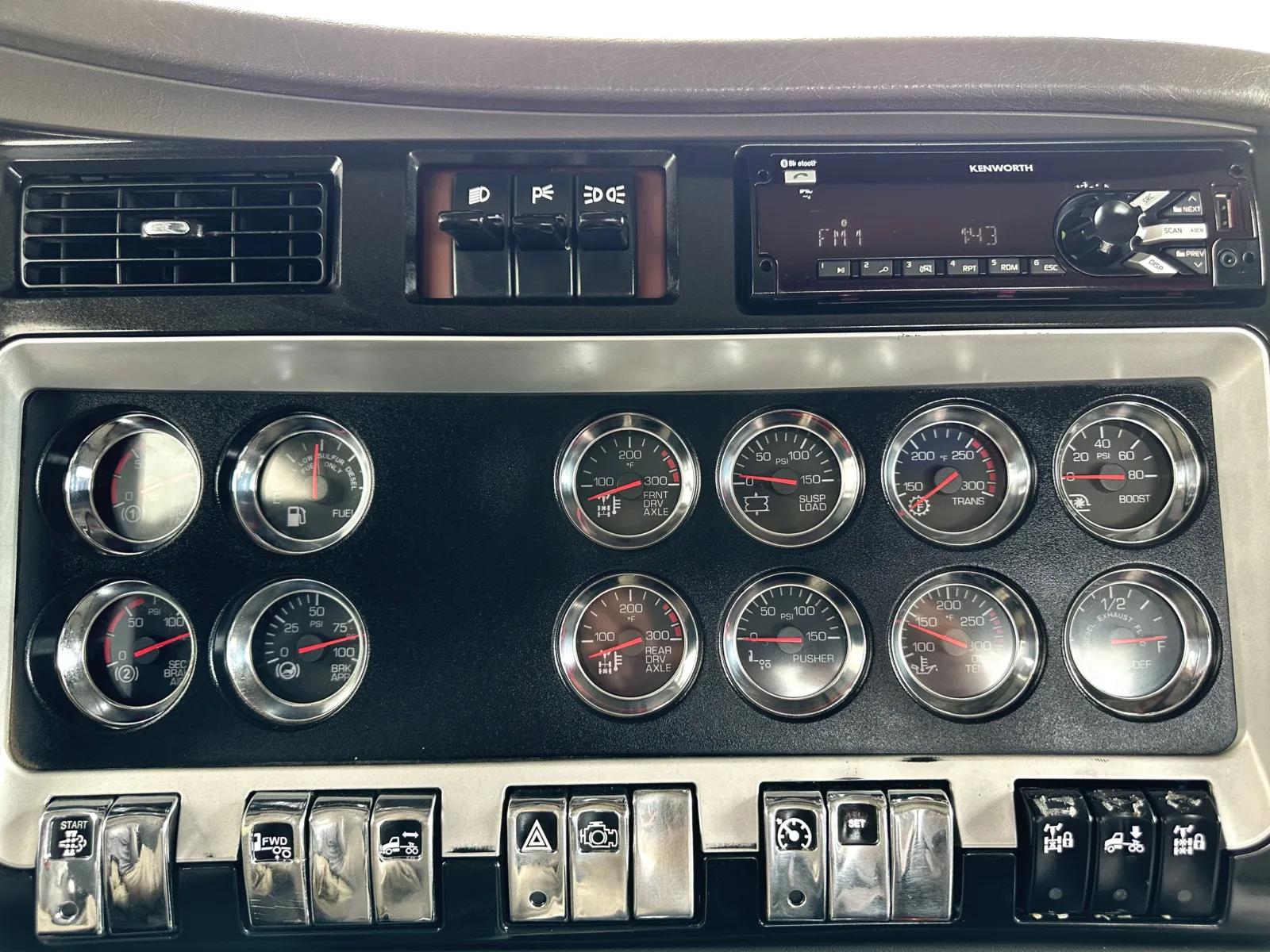 2017 Kenworth T800 in Hutchins, TX — photo 17