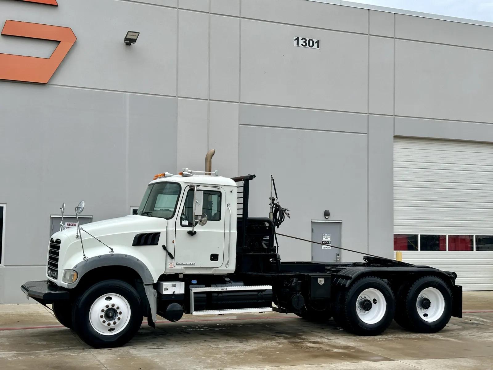 2012 Mack Granite in Hutchins, TX — photo 2