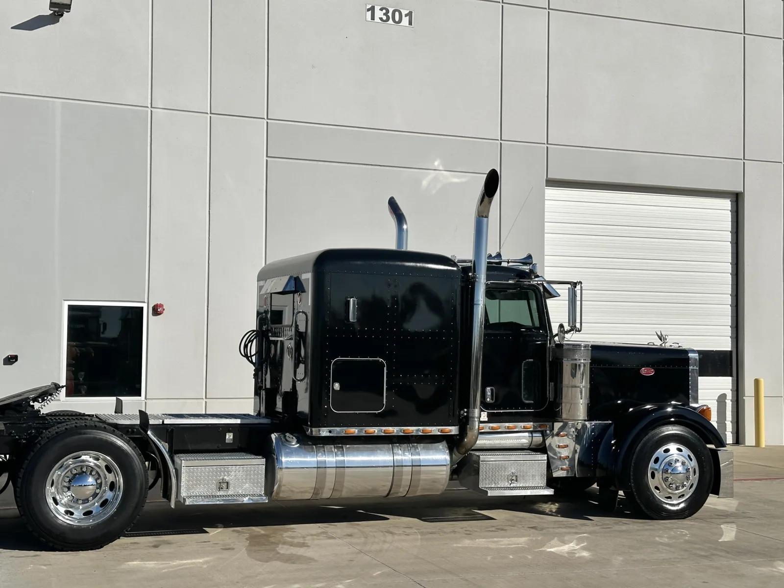2005 Peterbilt 379 in Hutchins, TX — photo 7