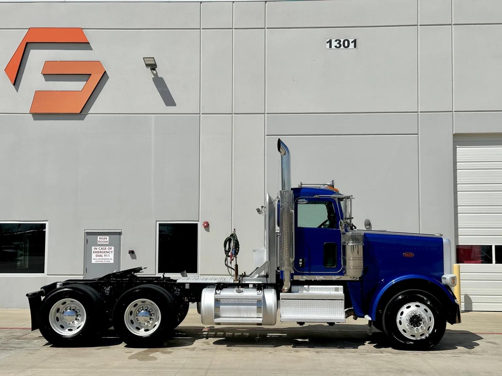 2019 Peterbilt 389 in Hutchins, TX — photo 3