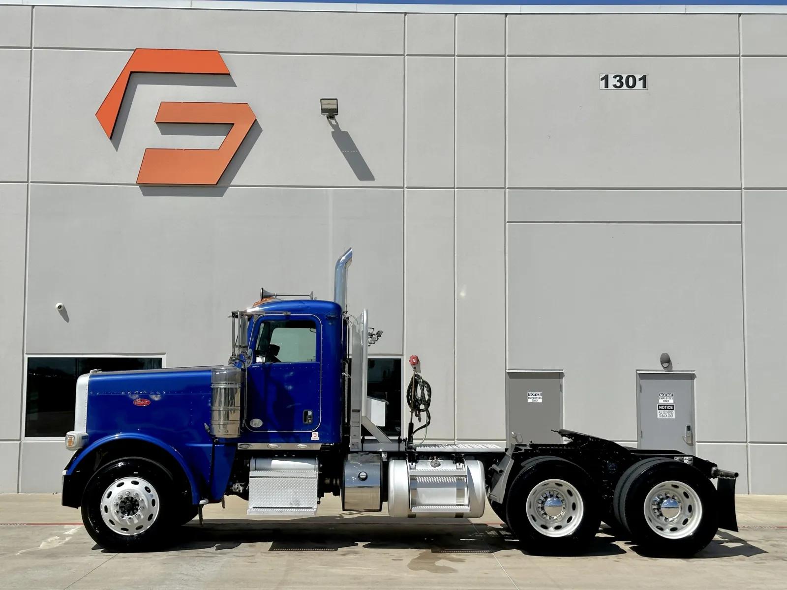 2019 Peterbilt 389 in Hutchins, TX — photo 4