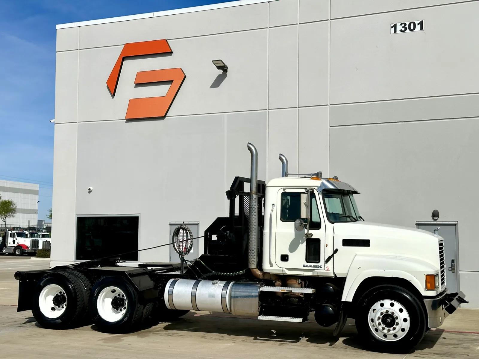 2013 Mack Pinnacle