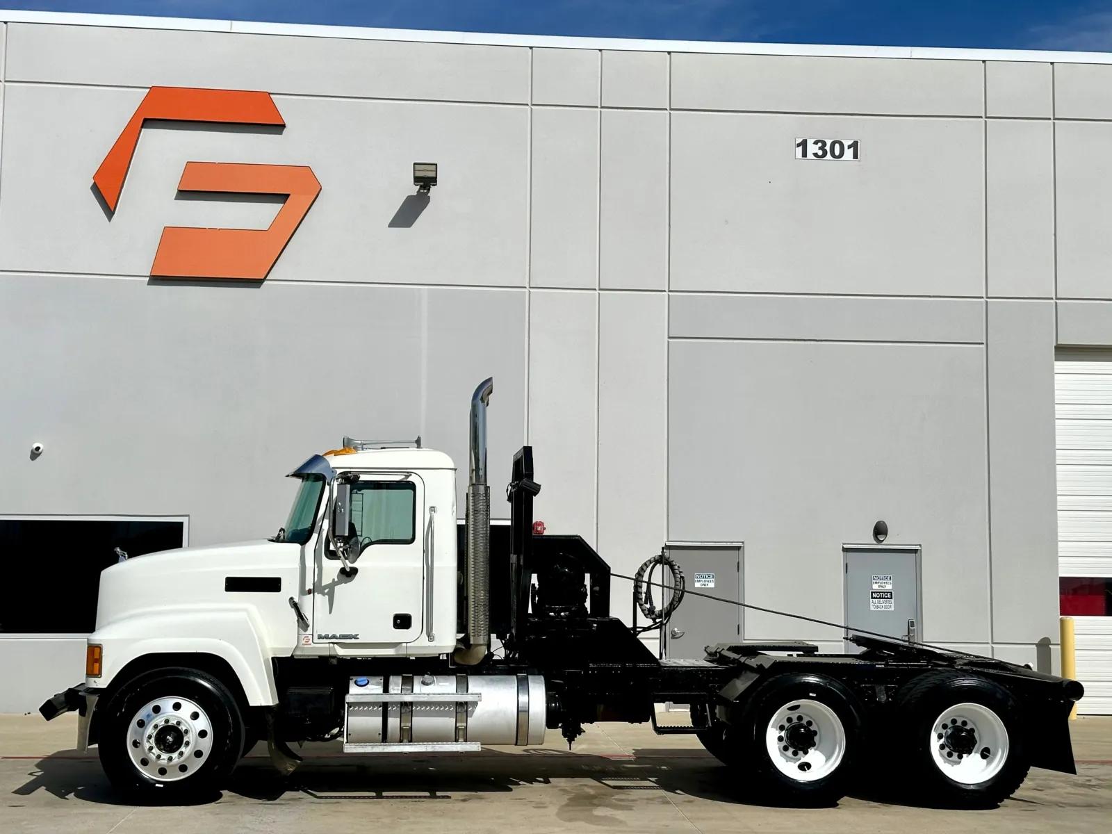 2013 Mack Pinnacle in Hutchins, TX — photo 4