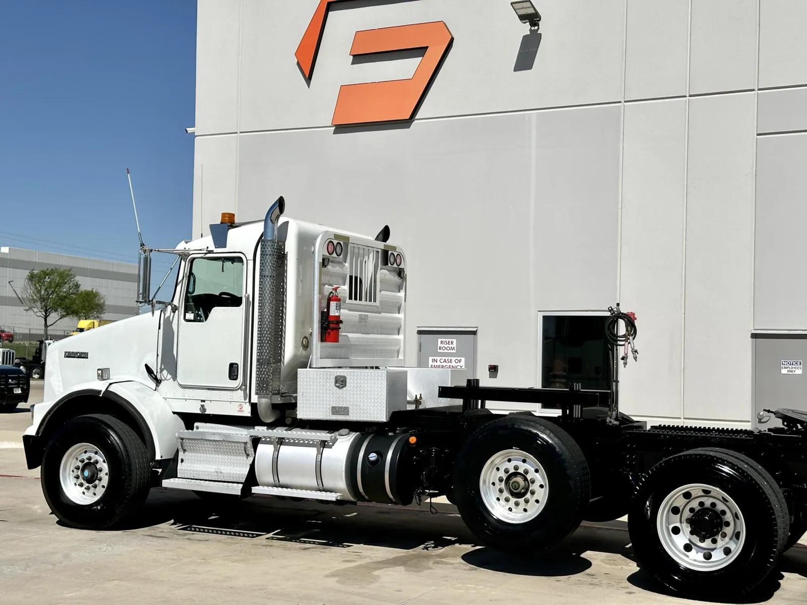 2014 Kenworth T800 in Hutchins, TX — photo 8