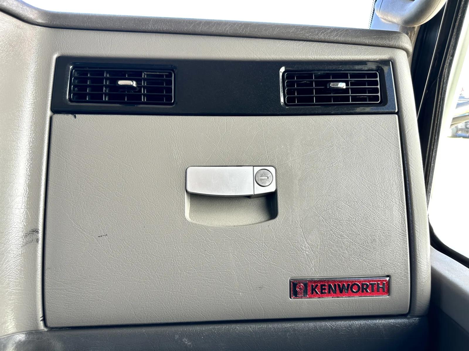 2014 Kenworth T800 in Hutchins, TX — photo 19