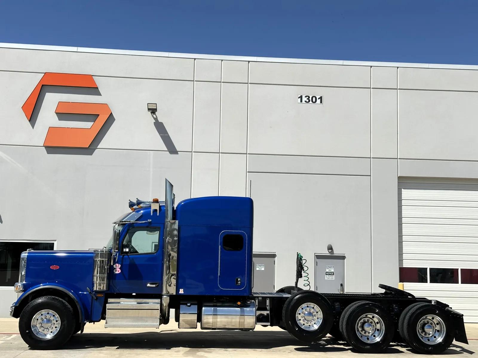 2025 Peterbilt 589 in Hutchins, TX — photo 4
