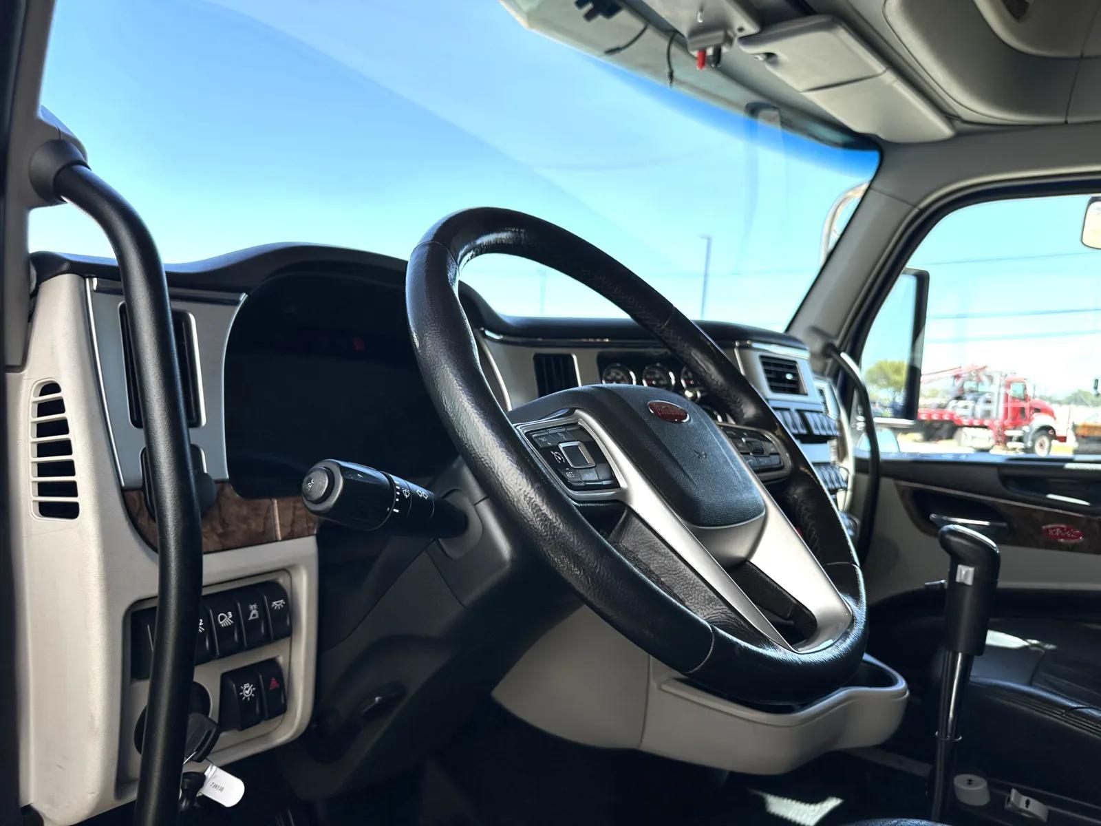 2025 Peterbilt 589 in Hutchins, TX — photo 15