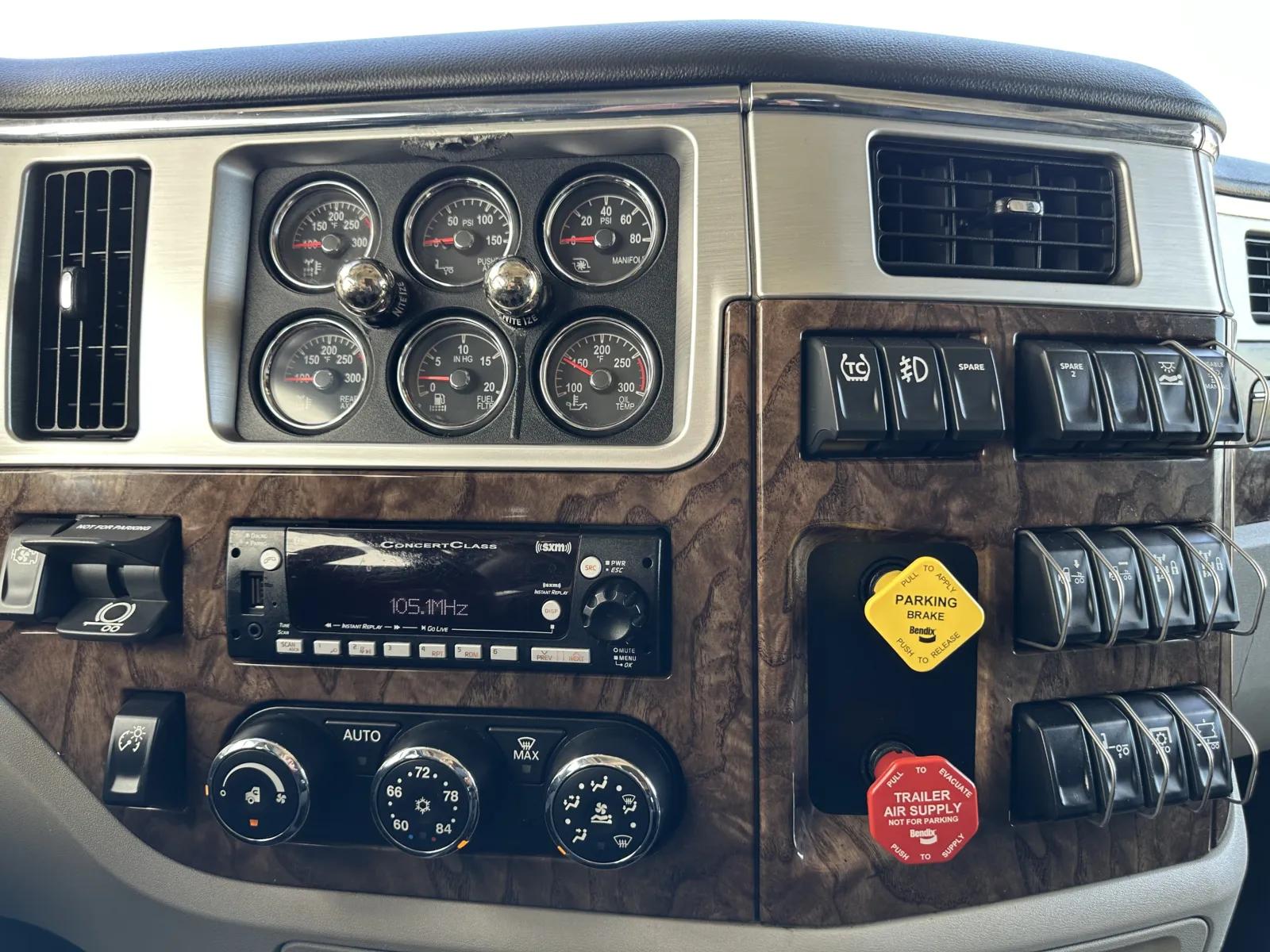 2025 Peterbilt 589 in Hutchins, TX — photo 18