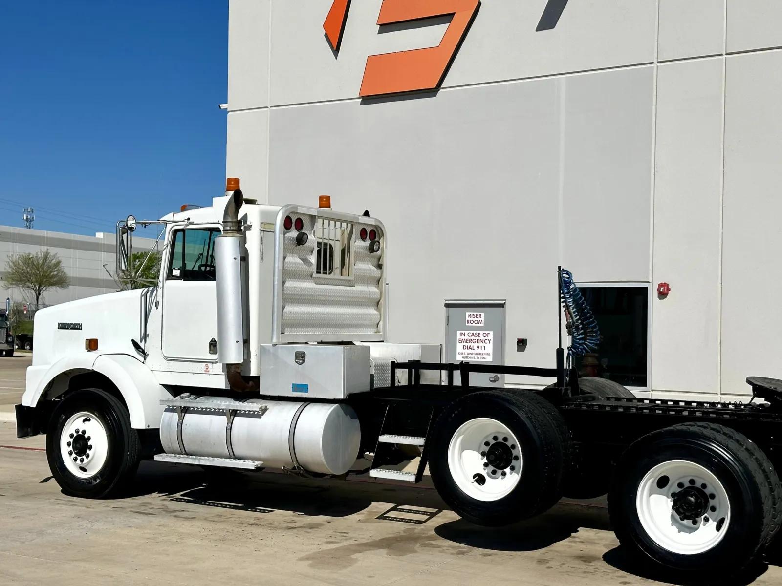 2001 Kenworth T800 in Hutchins, TX — photo 8
