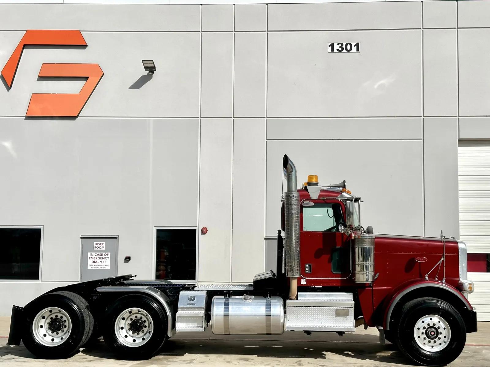 2018 Peterbilt 389 in Hutchins, TX — photo 3