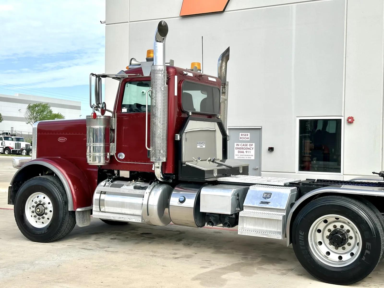 2018 Peterbilt 389 in Hutchins, TX — photo 8