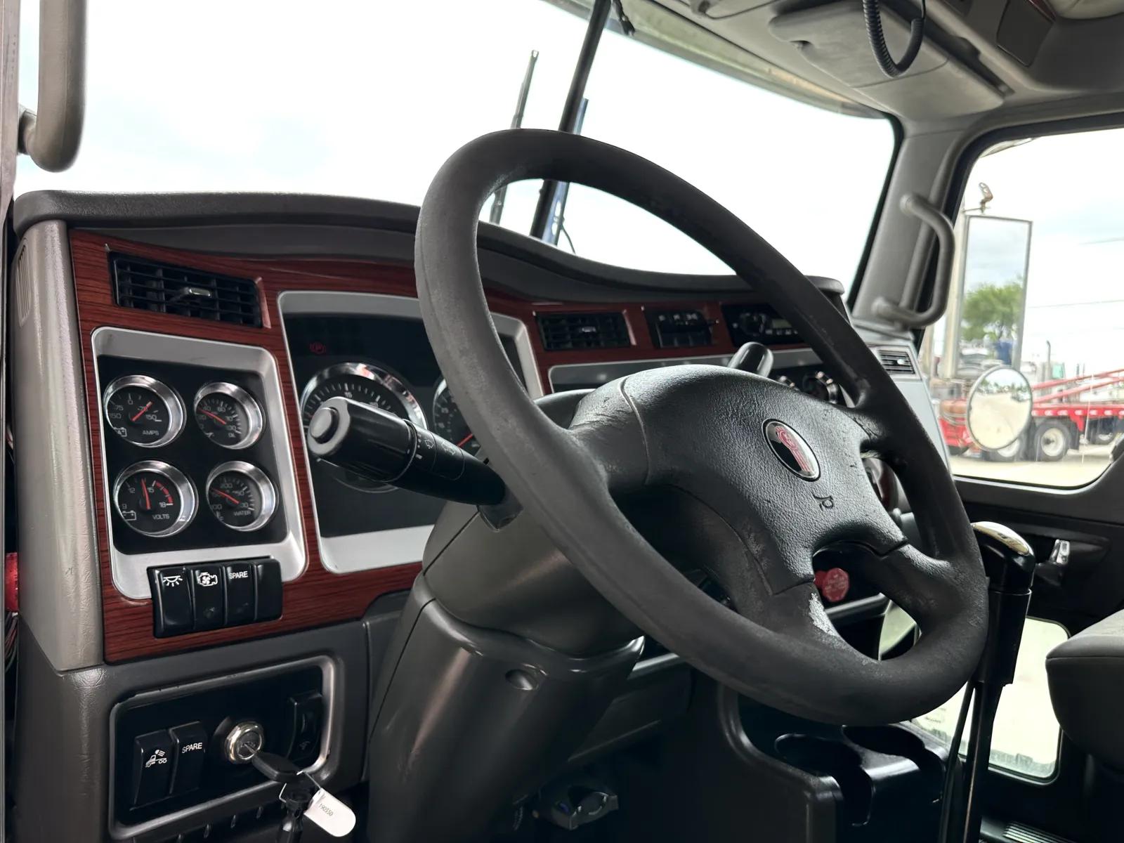 2007 Kenworth T800 in Hutchins, TX — photo 15