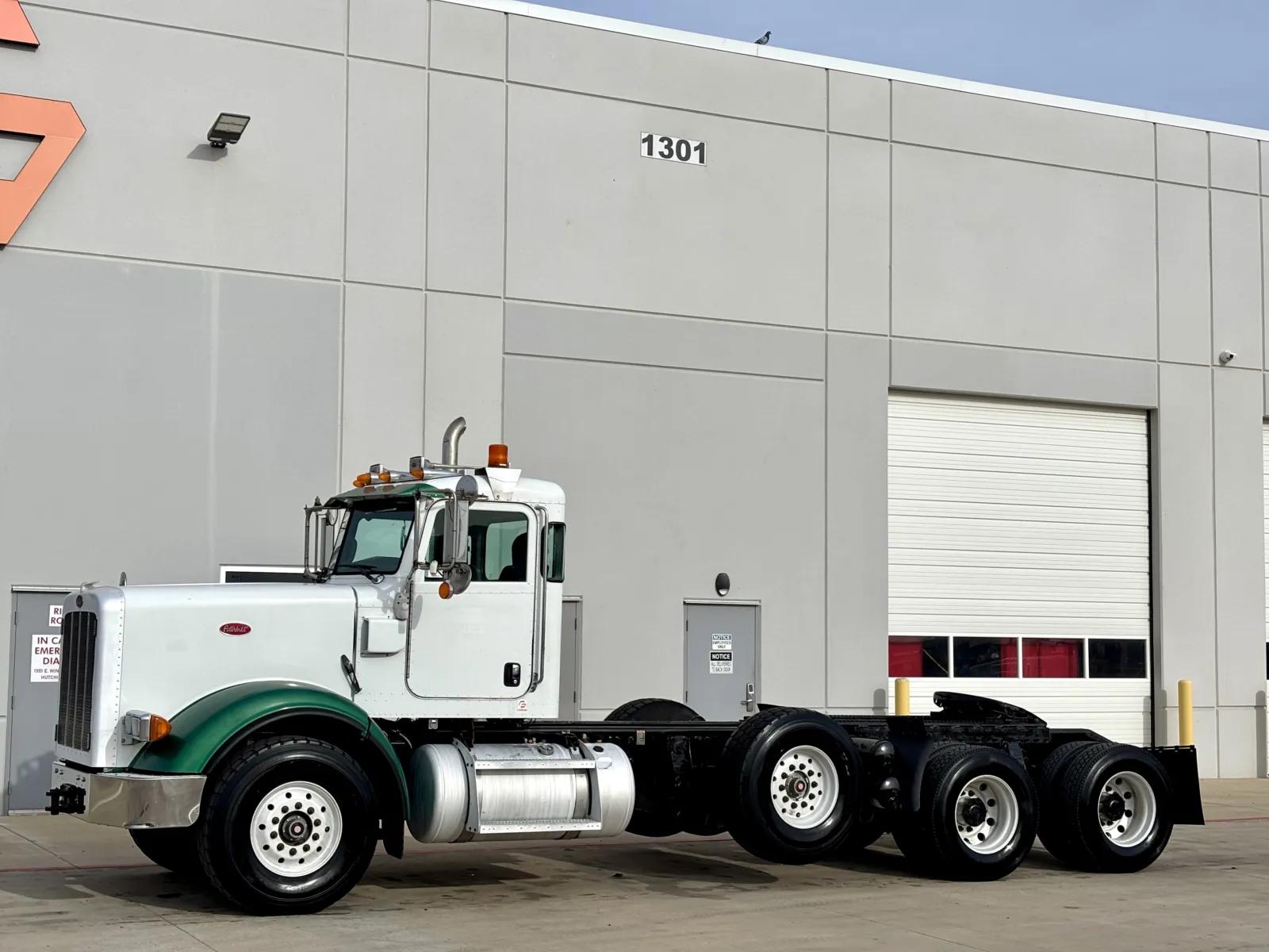 2009 Peterbilt 367 in Hutchins, TX — photo 2