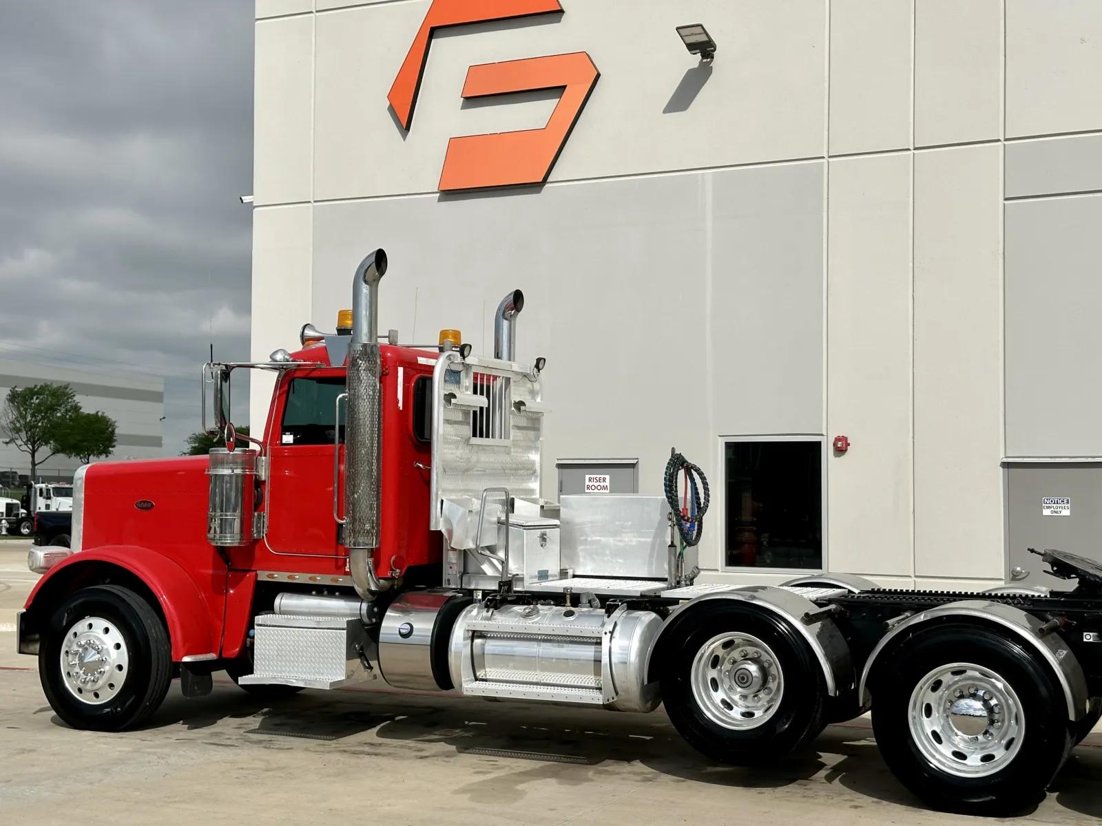 2017 Peterbilt 389 in Hutchins, TX — photo 8