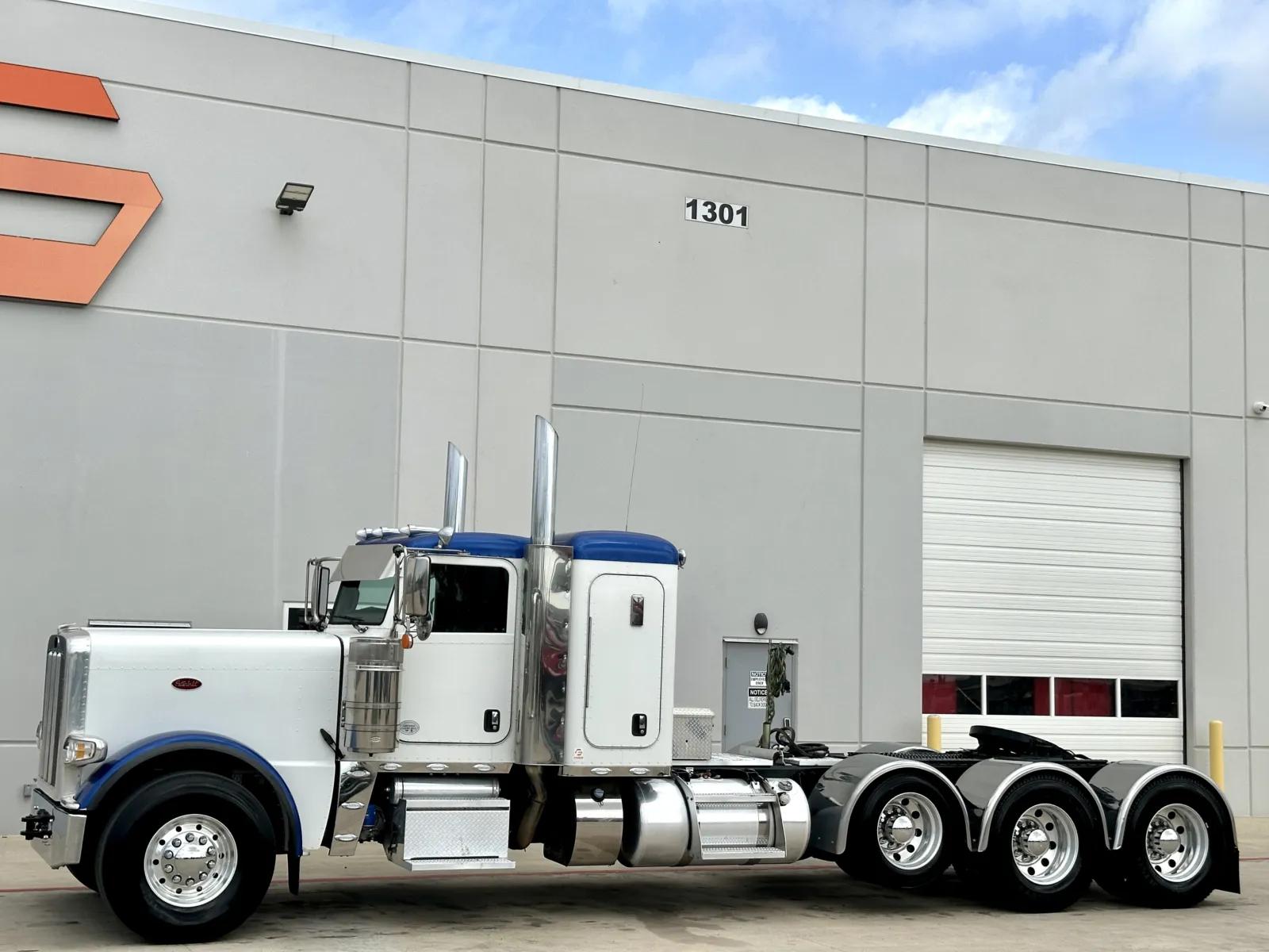 2022 Peterbilt 389 in Hutchins, TX — photo 2