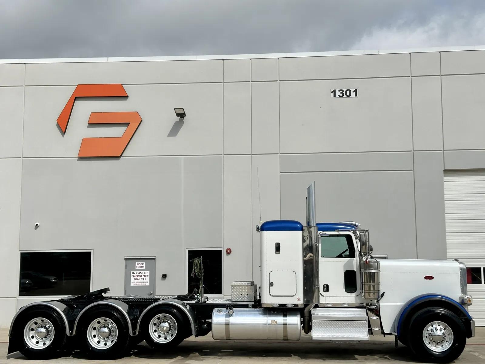 2022 Peterbilt 389 in Hutchins, TX — photo 3