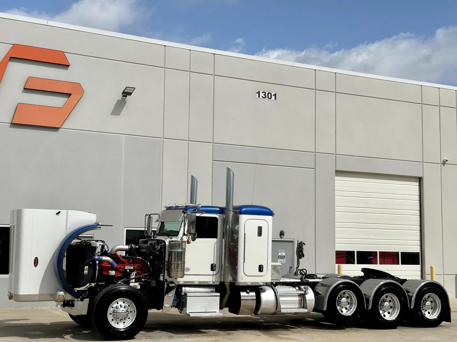 2022 Peterbilt 389 in Hutchins, TX — photo 10
