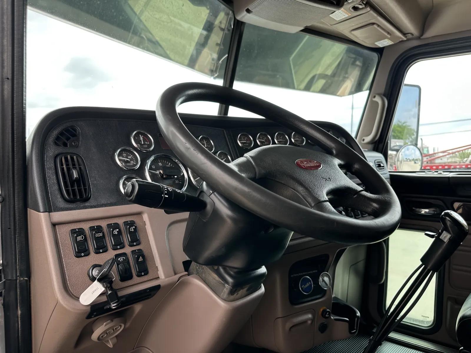 2022 Peterbilt 389 in Hutchins, TX — photo 15