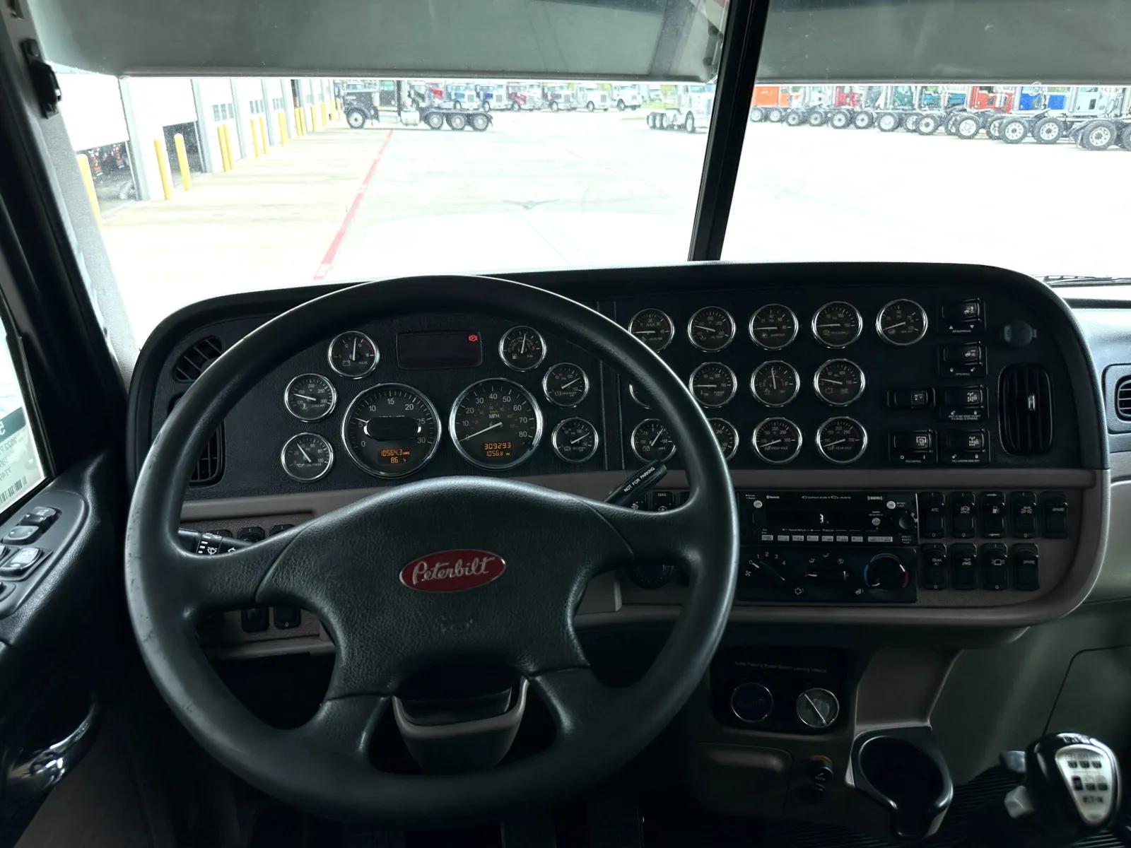 2022 Peterbilt 389 in Hutchins, TX — photo 16