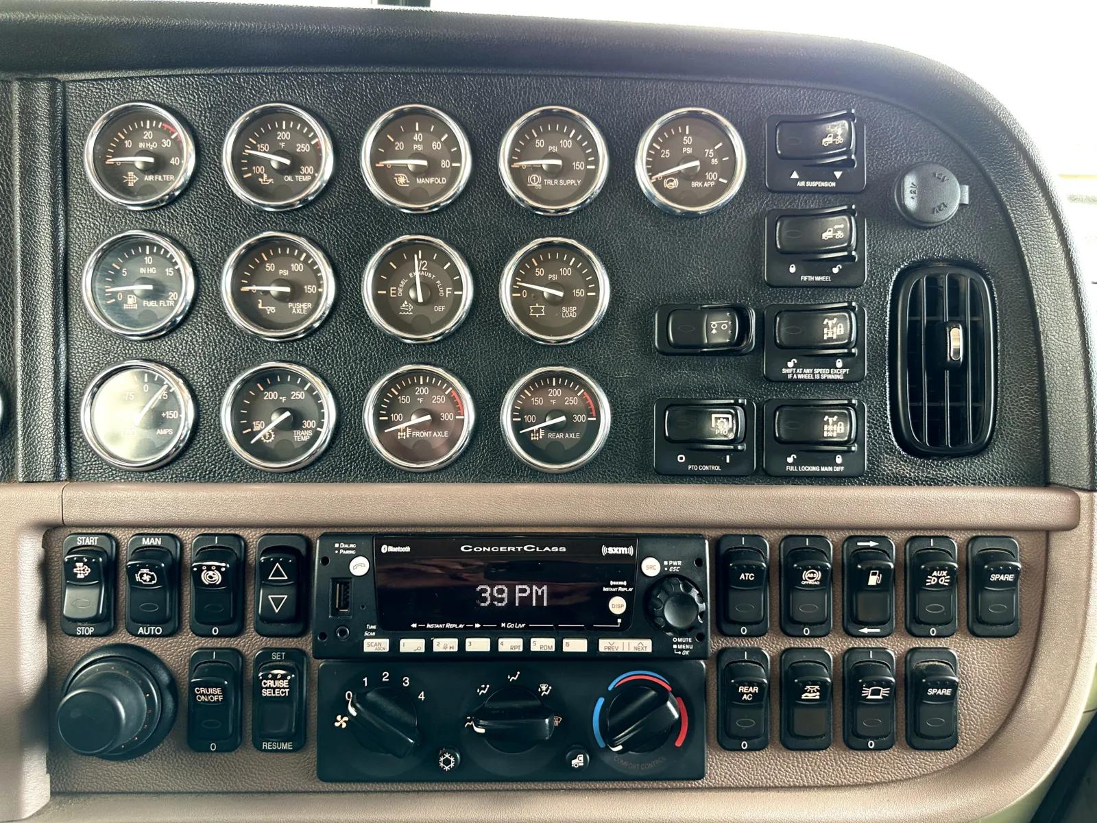 2022 Peterbilt 389 in Hutchins, TX — photo 18