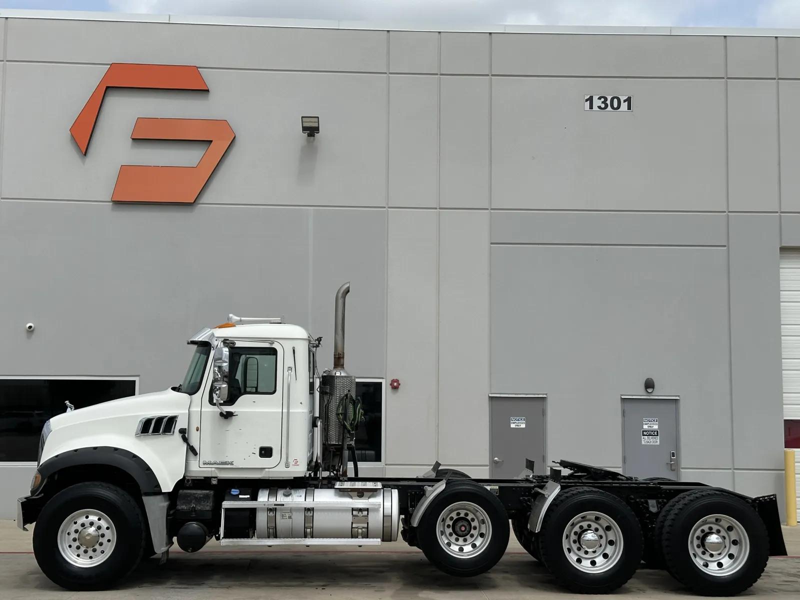 2013 Mack Granite in Hutchins, TX — photo 4