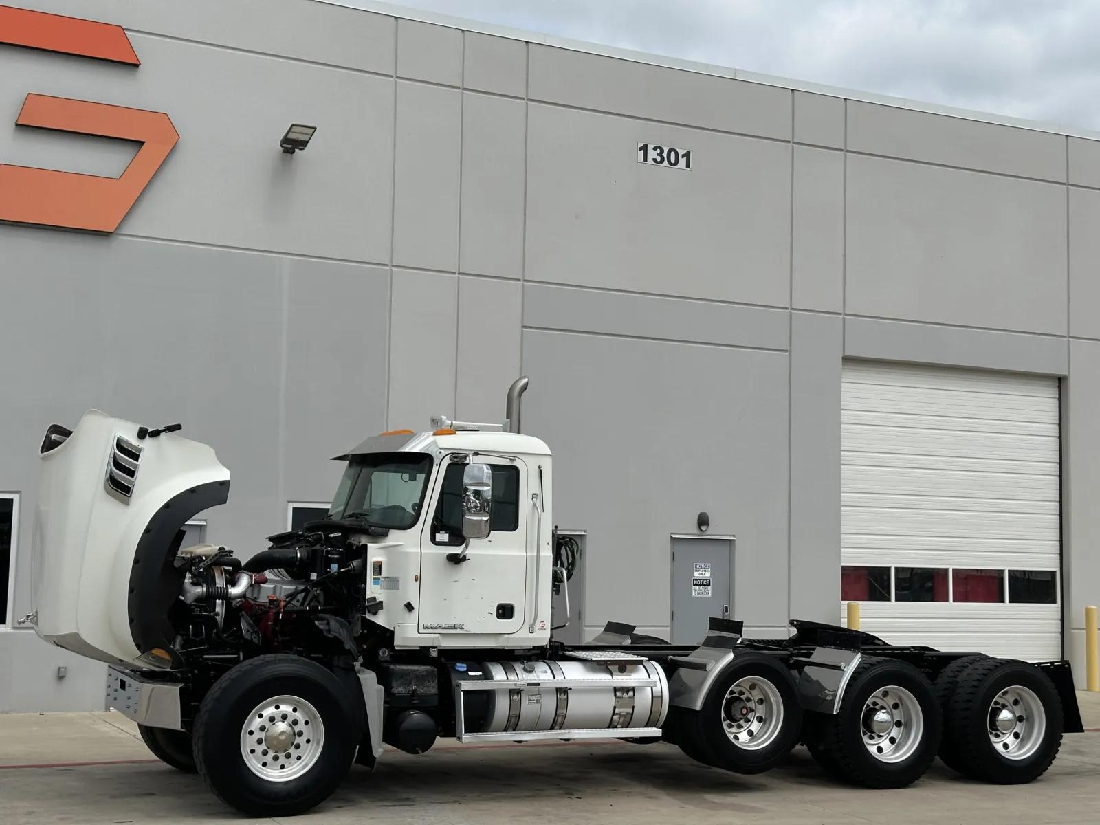 2013 Mack Granite in Hutchins, TX — photo 9