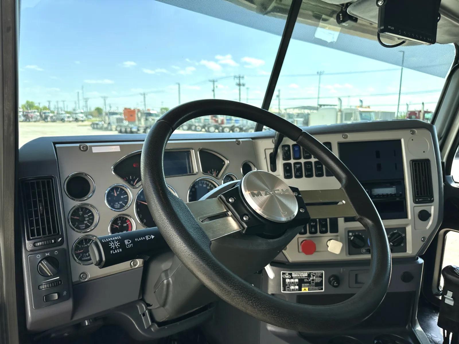 2013 Mack Granite in Hutchins, TX — photo 14