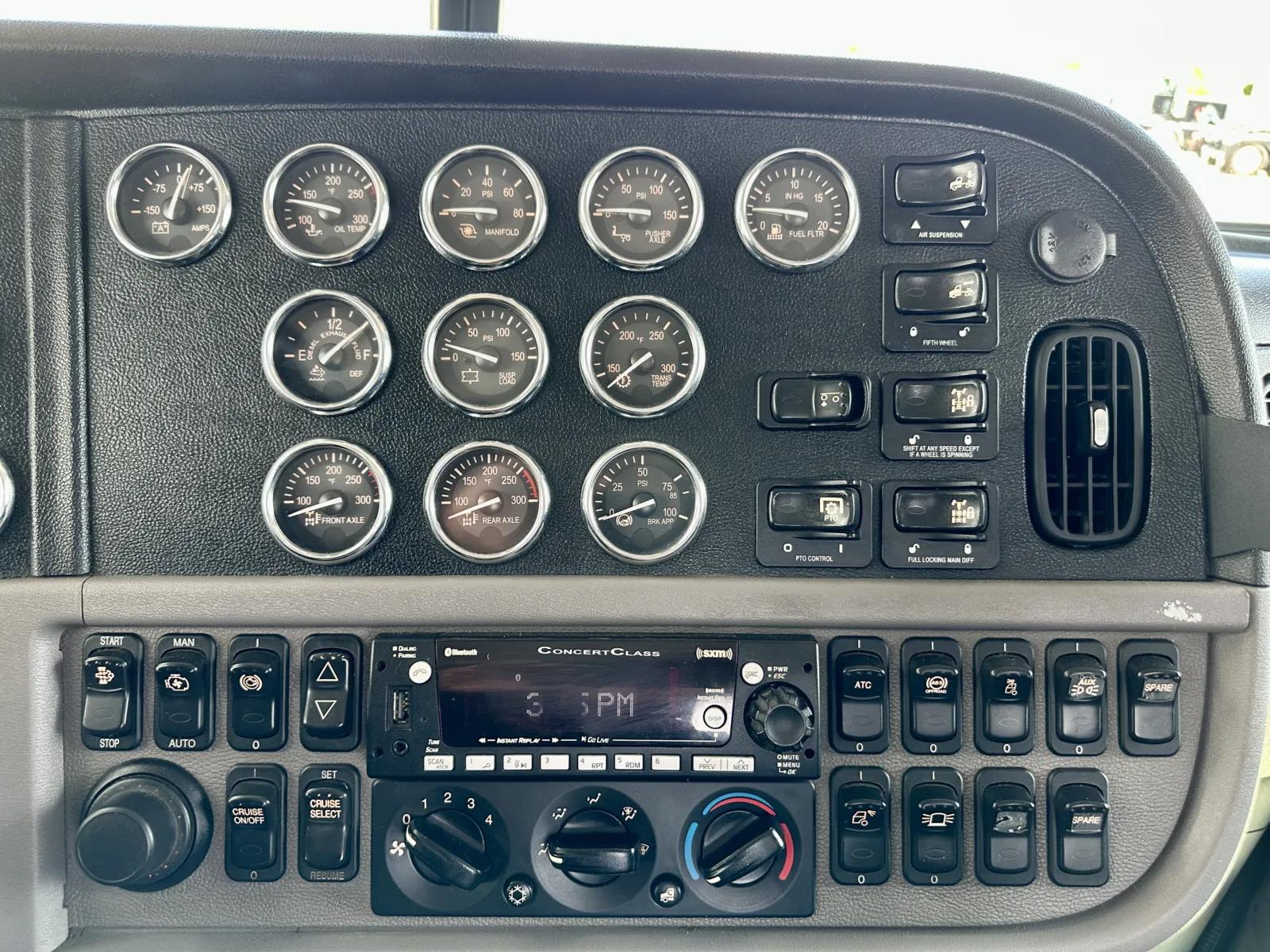 2022 Peterbilt 389 in Hutchins, TX — photo 18