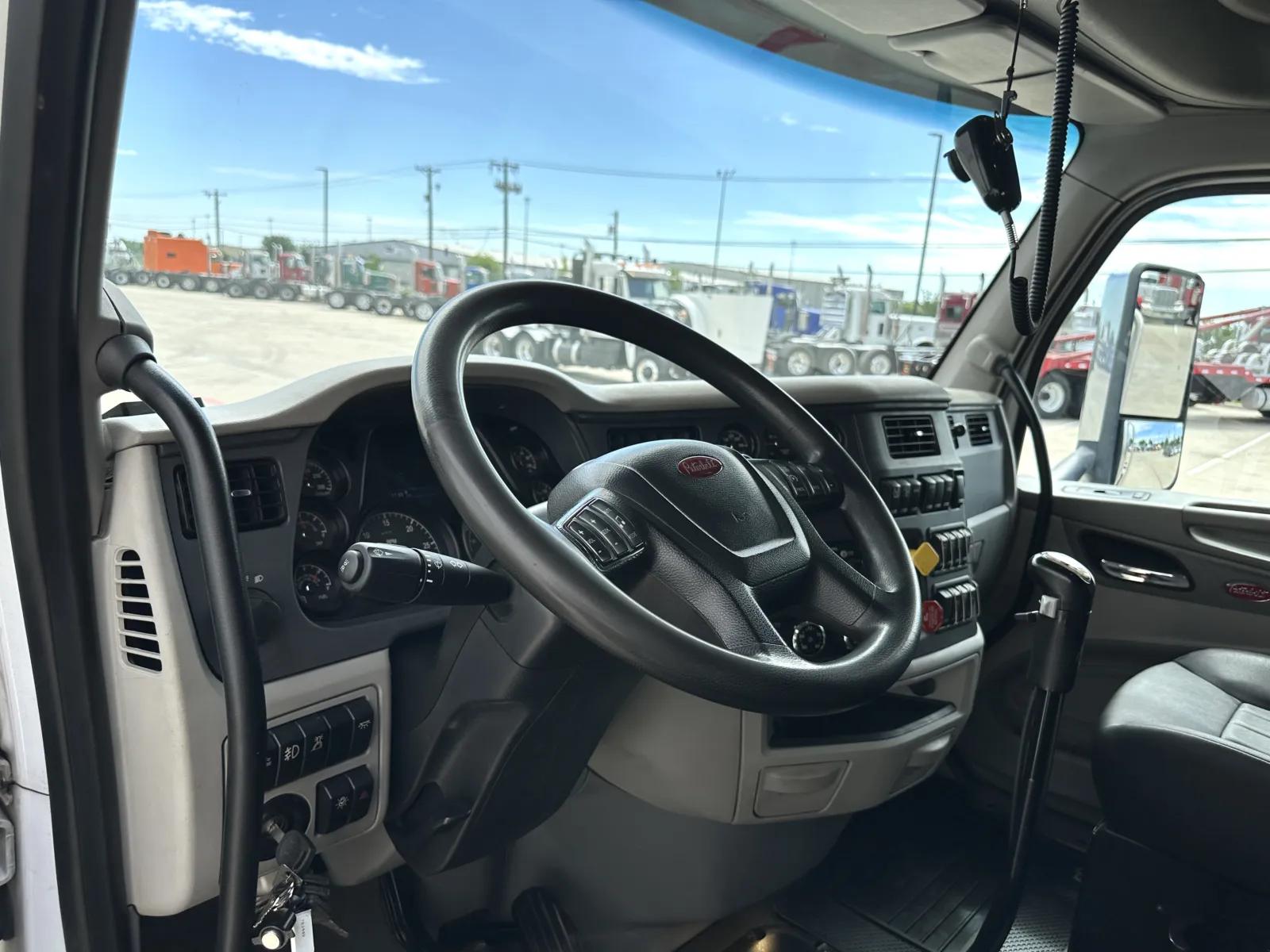 2022 Peterbilt 567 in Hutchins, TX — photo 15