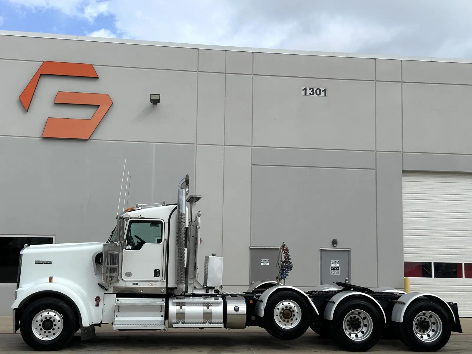 2017 Kenworth W900 in Hutchins, TX — photo 4