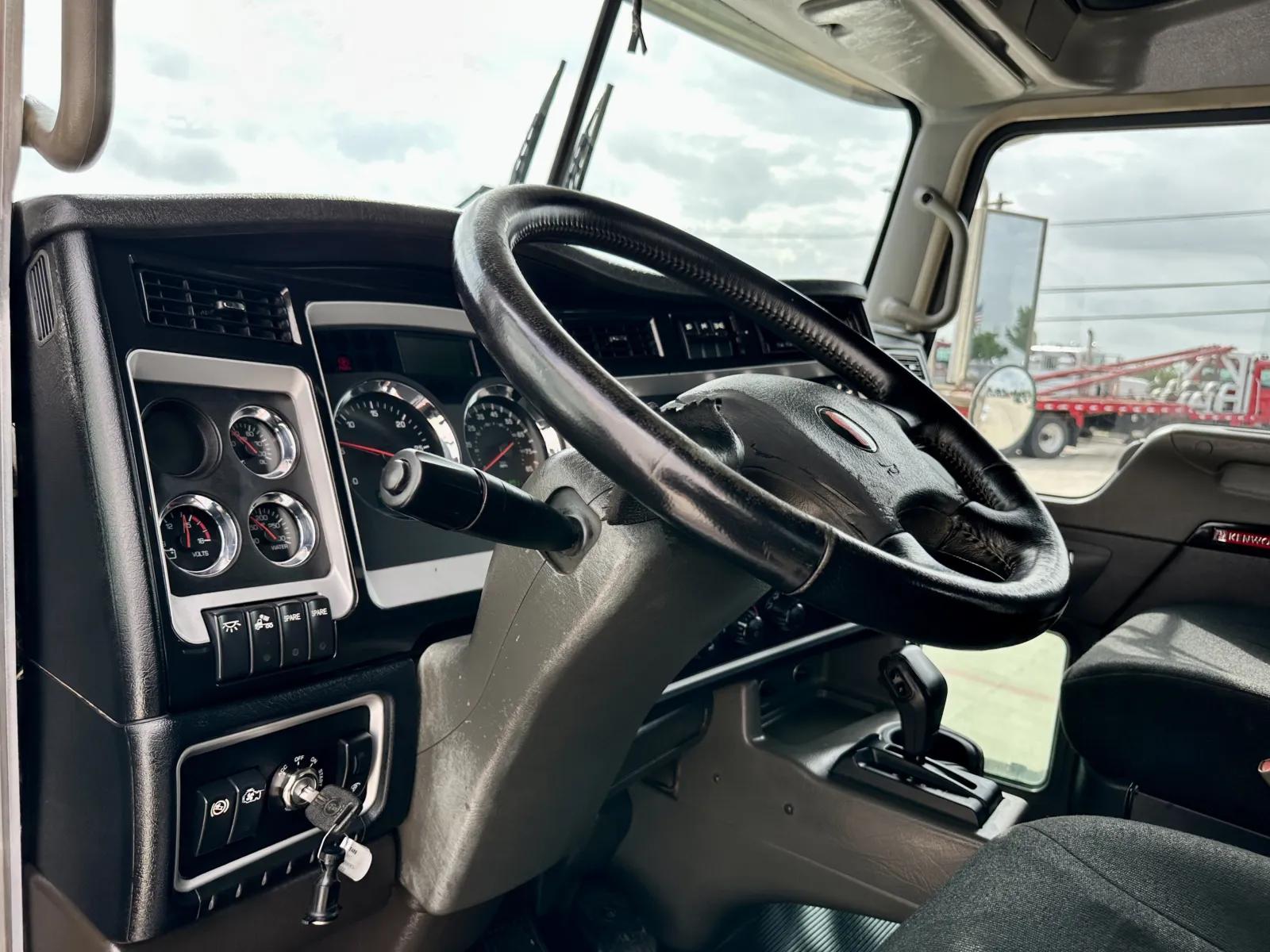 2017 Kenworth W900 in Hutchins, TX — photo 15