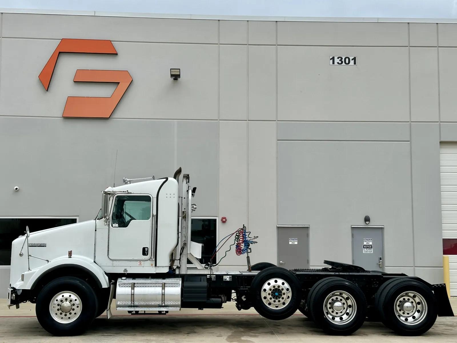 2014 Kenworth T800 in Hutchins, TX — photo 4