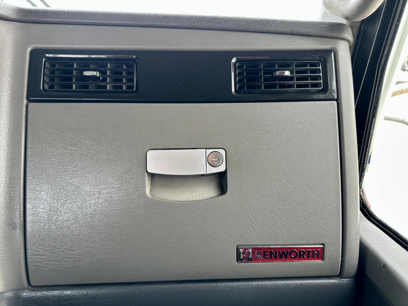 2014 Kenworth T800 in Hutchins, TX — photo 19