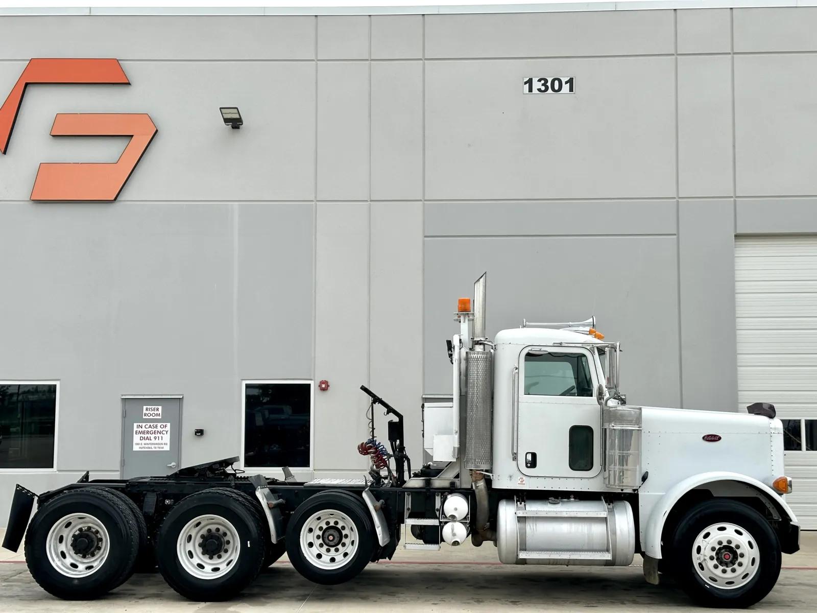 2005 Peterbilt 379 in Hutchins, TX — photo 3