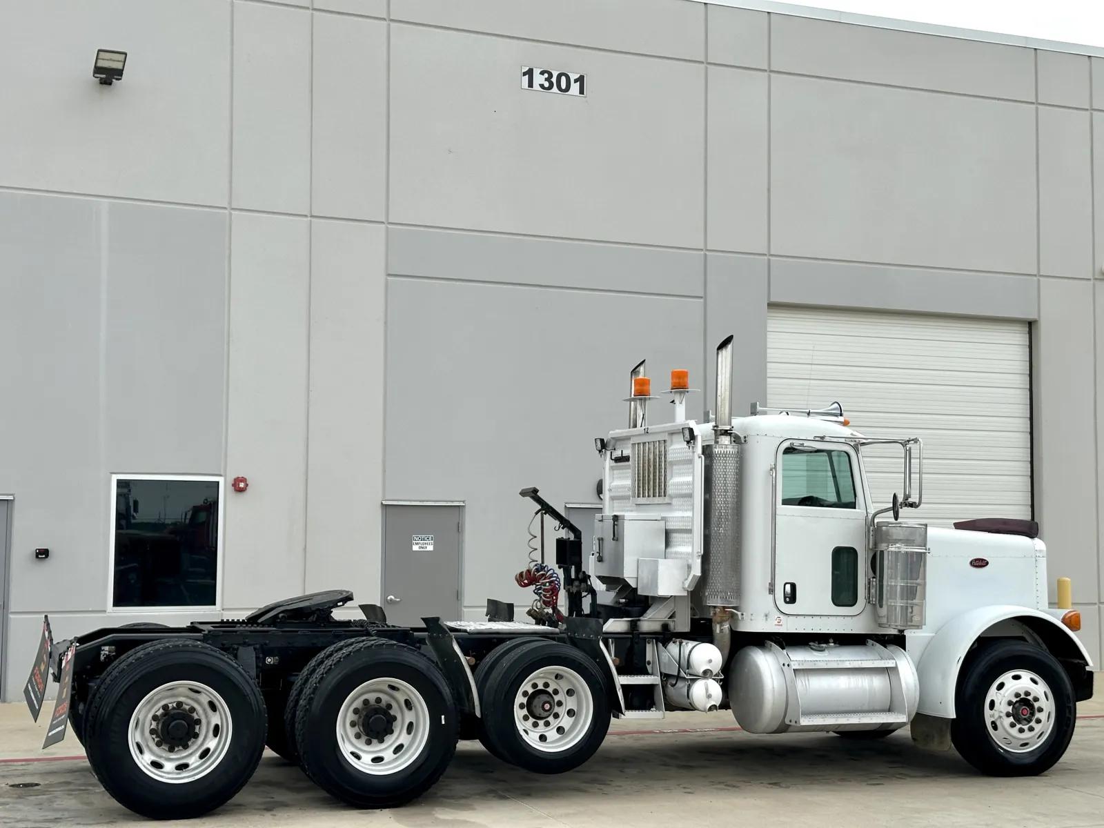 2005 Peterbilt 379 in Hutchins, TX — photo 5
