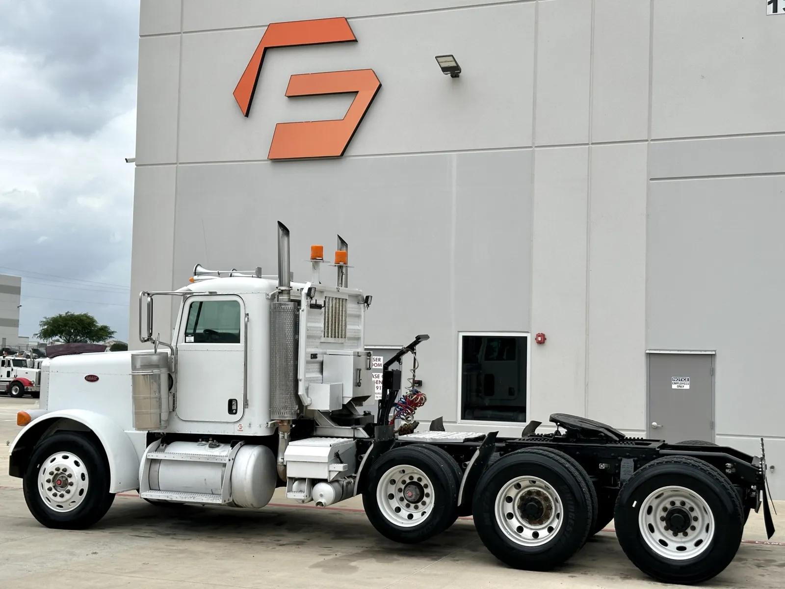 2005 Peterbilt 379 in Hutchins, TX — photo 6