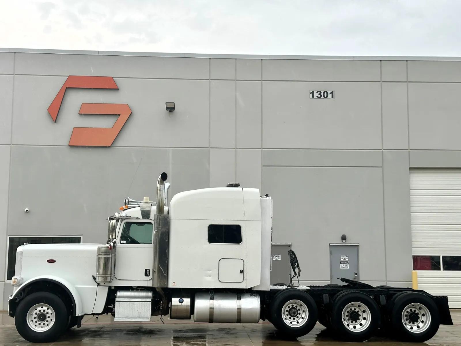2016 Peterbilt 389 in Hutchins, TX — photo 4