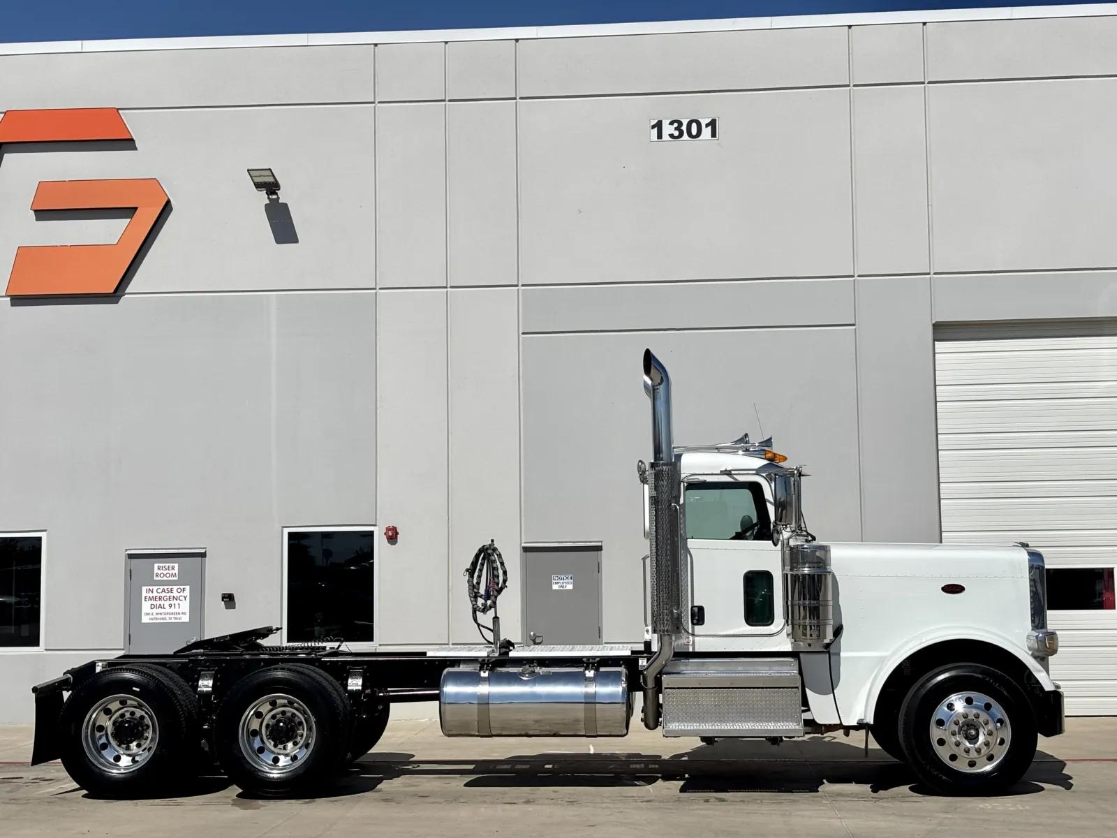 2020 Peterbilt 389 in Hutchins, TX — photo 3